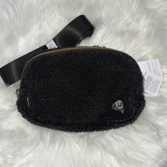 Everywhere BELT BAG Fleece black Fanny Pack LAST CHANCE Lululemon - Picture 12 of 16